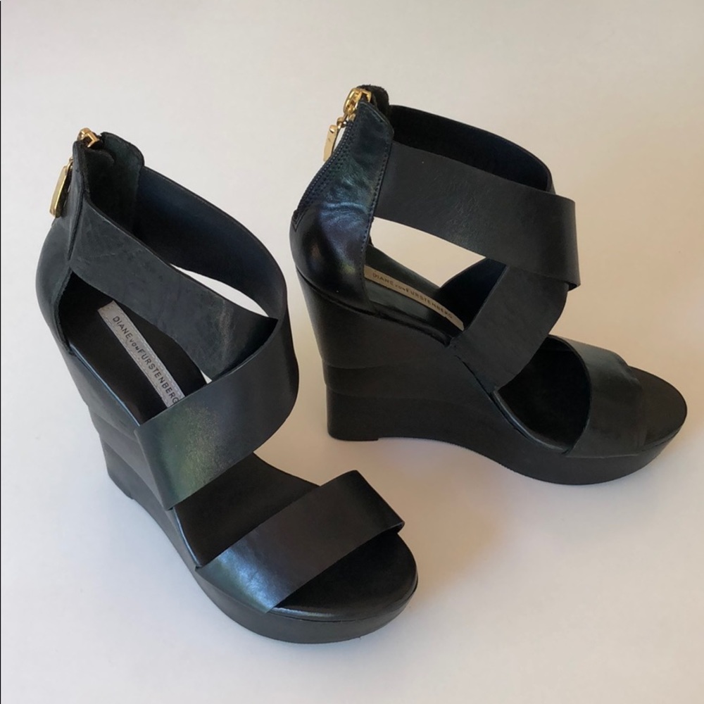 Diane Von Furstenberg Opal Black Wedge Sandal 6 US